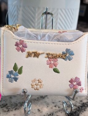 🌷Betsey Johnson Cream Floral Embroidered Wallet